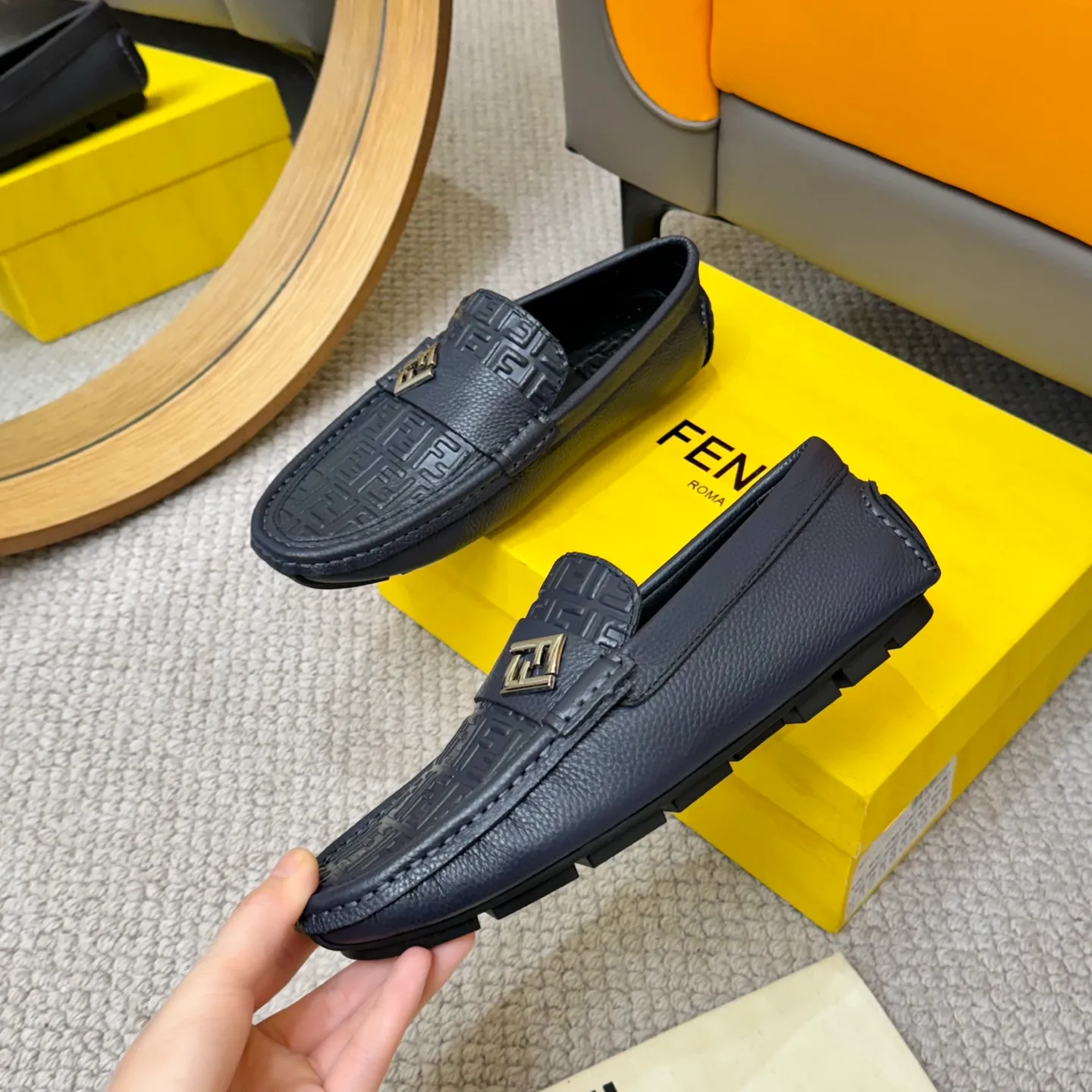 Men's shoes 💰420 [FENDI Fendi] 2⃣️0⃣️2⃣️5️⃣New Milan men's fashion lazy catwalk style ✅ fashionable casual beanie shoes, imported calfskin fabric, super smooth texture, sweat-absorbent and breathable, (sheepskin lining). Metal LOGO on the shoe body, Medusa avatar, irregular avatar, high-end craftsmanship logo✅ French Loft set foot design style 👟Low-key and elegant, great on-foot effect... Men's shoe size: 38-46 (4-12)